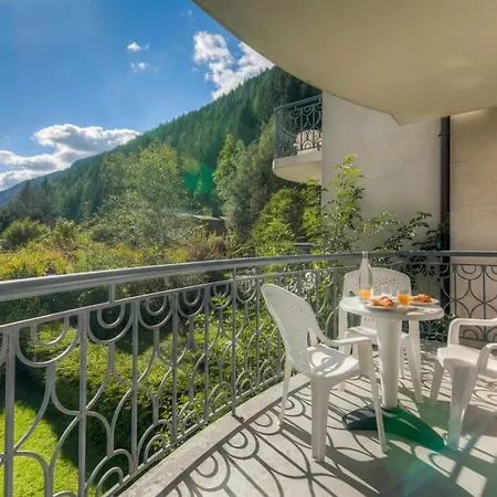 Le Cristal Gm19 Mountain View, Pool & Parking- Happy *