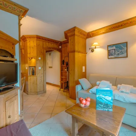 Le Cristal Gm19 Mountain View, Pool & Parking- Happy *